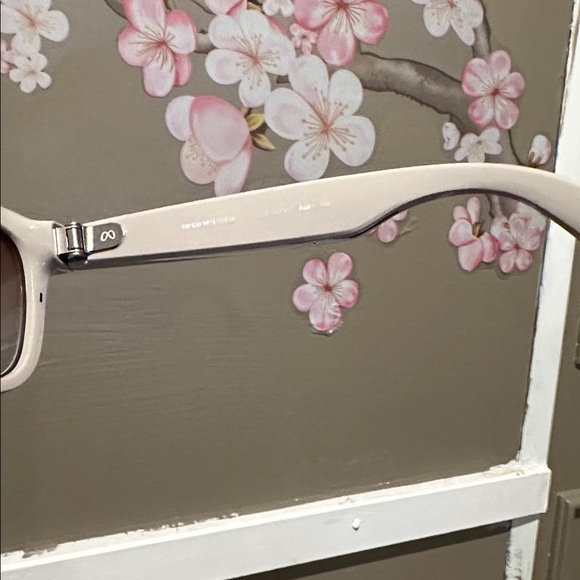 Ray-Ban Cream Cat-Eye Sunglasses - Picture 3 of 7